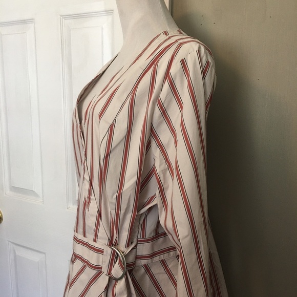 Lane Bryant Cream Wrap Blouse with V-Neck and Fitted Style - Picture 4 of 11